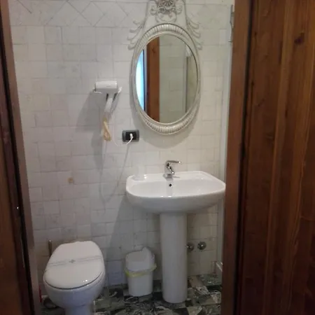 Dante Hotel *
